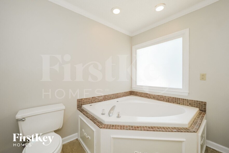 Building Photo - 3125 Glenshire Dr