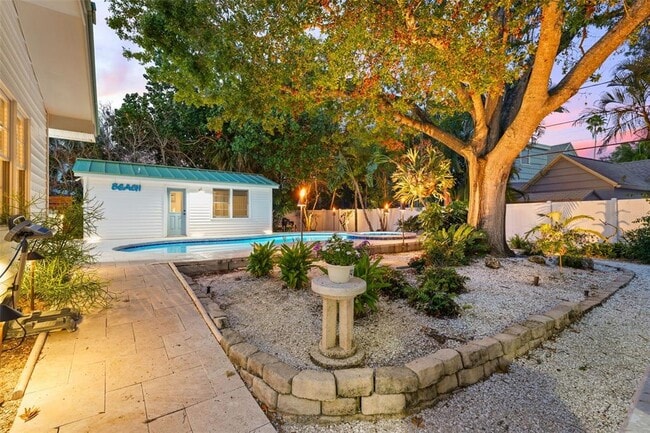 Building Photo - 759 Lantana Ave