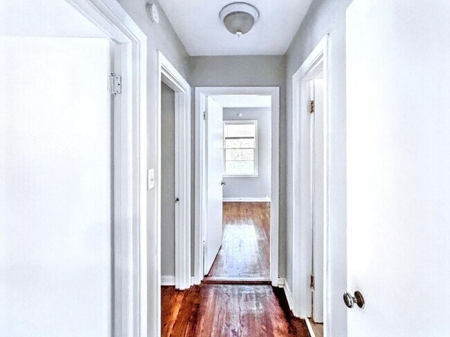 Building Photo - 1601 1st St S