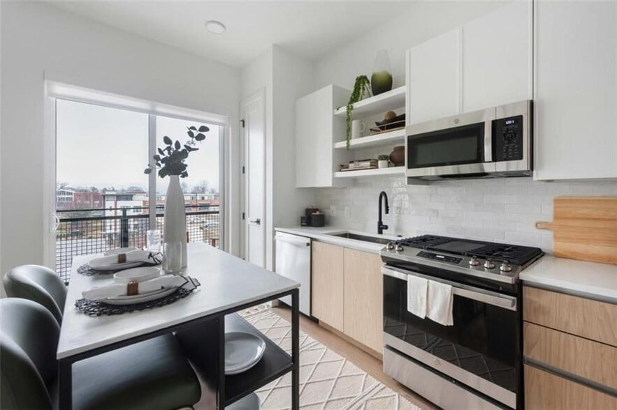 Building Photo - 665 Auburn Ave NE