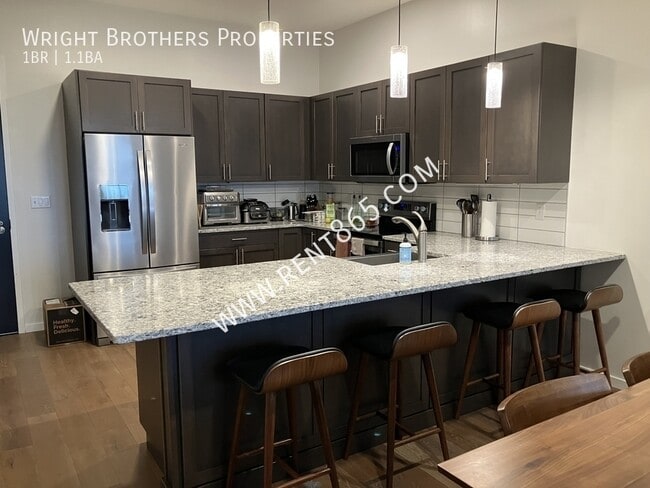 Building Photo - 333 W Depot Ave