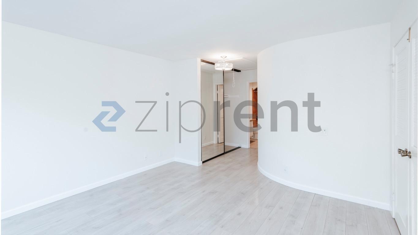Building Photo - Unit