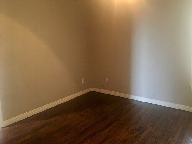 Building Photo - 1317 Meadowbrook Dr