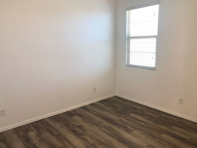 Building Photo - 4214 W Winston Dr