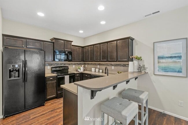 Building Photo - Keep Cool in this Air Conditioned Home in Gated Community!