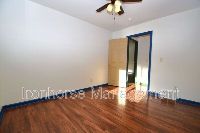 Building Photo - 502 Sanders Ave