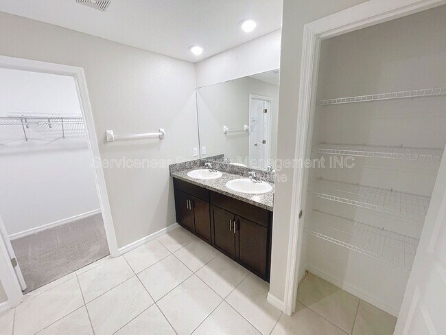 Building Photo - 10352 Blue Plume Ct