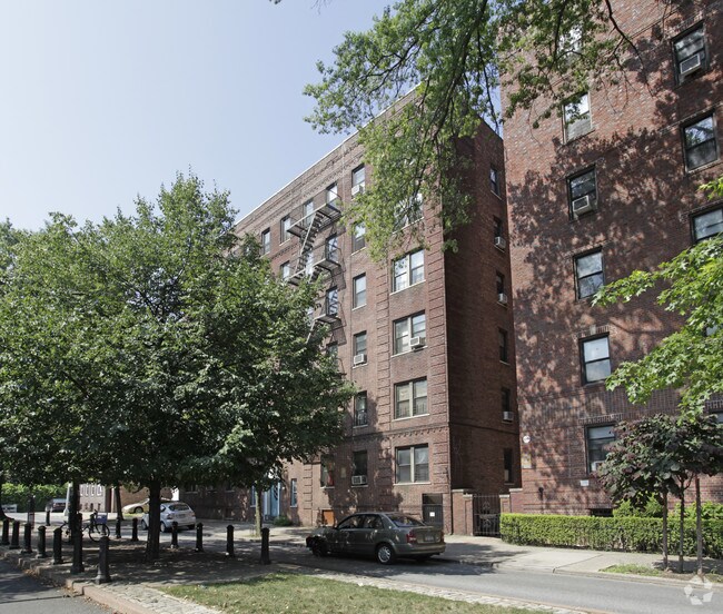 Primary Photo - 850 E 17th St