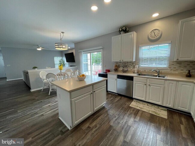 Building Photo - 728 Slate Hill Dr