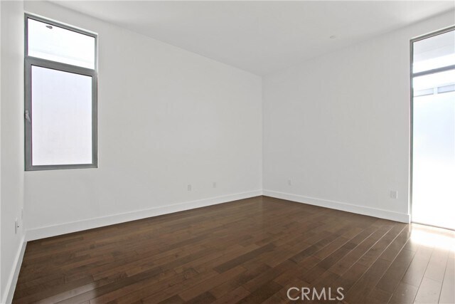 Building Photo - 433 Pine Ave