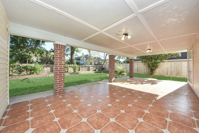 Building Photo - 15614 Barbarossa Dr