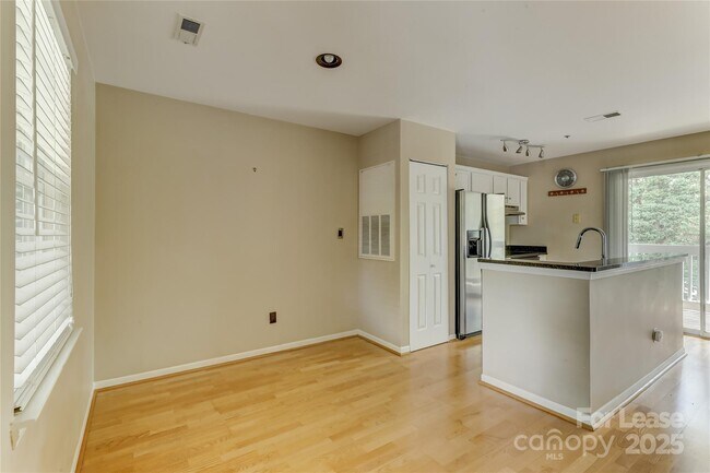 Building Photo - 501 Olmsted Park Pl