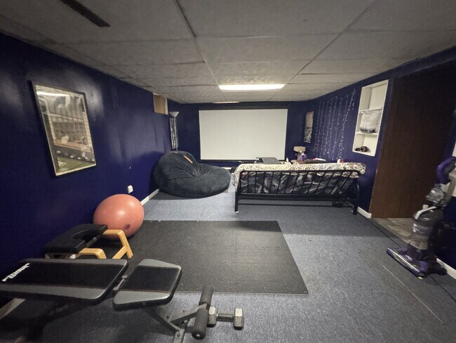 Building Photo - Charming 3-Bed Home with Finished Basement and huge backyard.