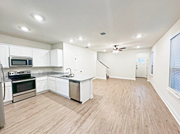 Building Photo - 13823 Enzo Gate