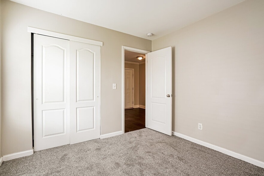 Building Photo - 535 Kerriann Ln