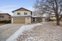 Building Photo - 2967 Lakeshore Dr