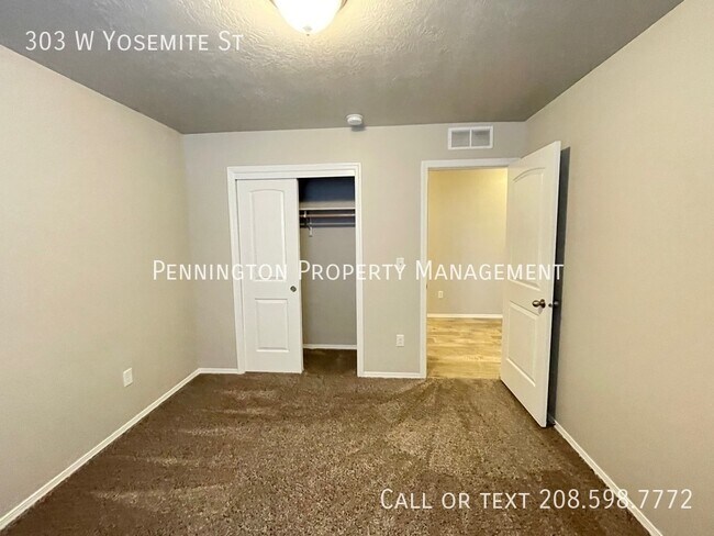 Building Photo - 303 W Yosemite St
