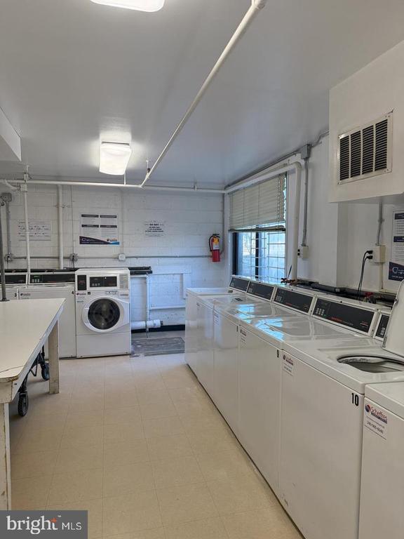 Building Photo - 3450 Toledo Terrace