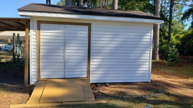 Building Photo - REMODLED