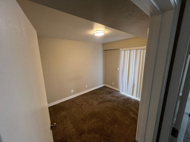 Building Photo - 2 Bedroom 1 Bath In Central Las Vegas