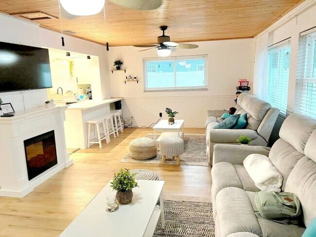 Building Photo - Stylish Heated Pool House  Near the Beach