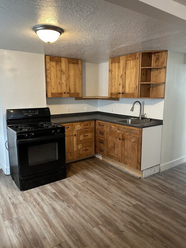 Building Photo - 580 S 300 W