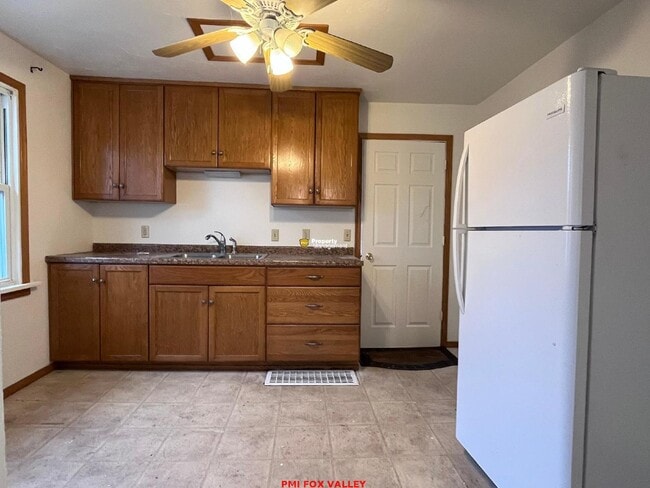 Building Photo - Charming 3-Bedroom Home in Menasha, WI with Spacious Layout!