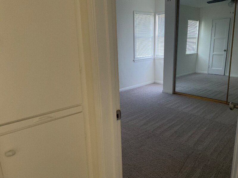 Building Photo - 148 N Lincoln Pl