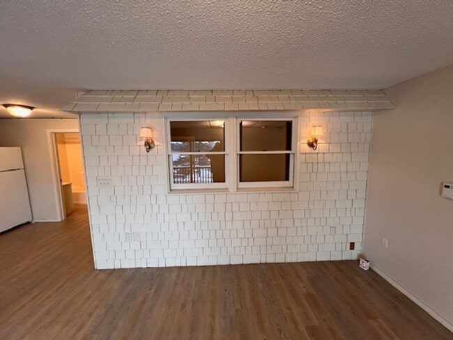 Building Photo - 693 White Mountain Hwy