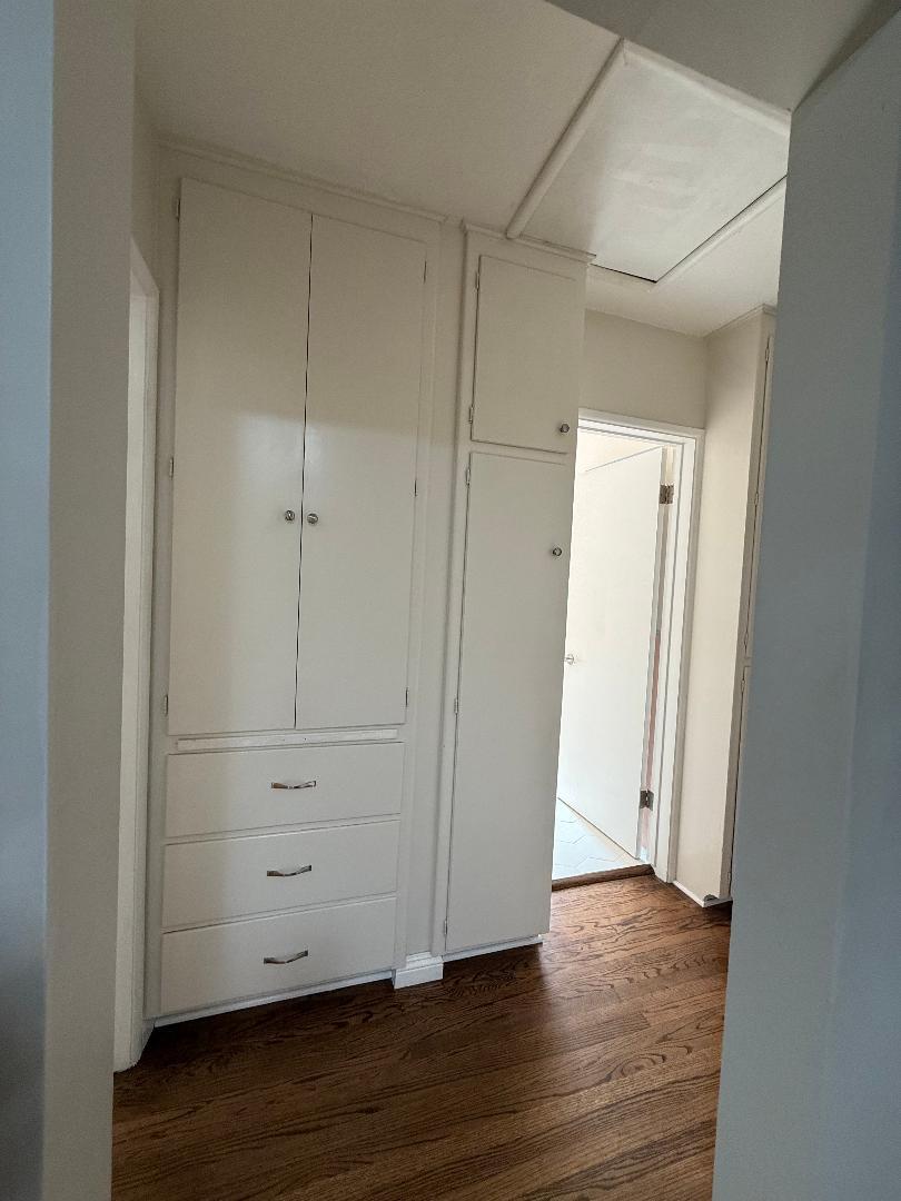 Ample storage - 8552 Woodley Ave