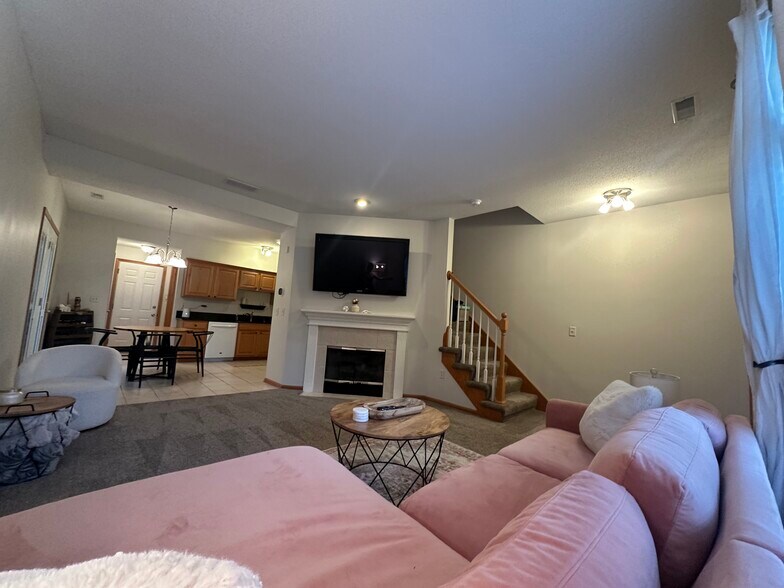Building Photo - 2132 Ridgeview Cir