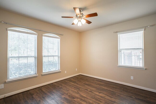 Building Photo - 99 West Wading Pond Circle
