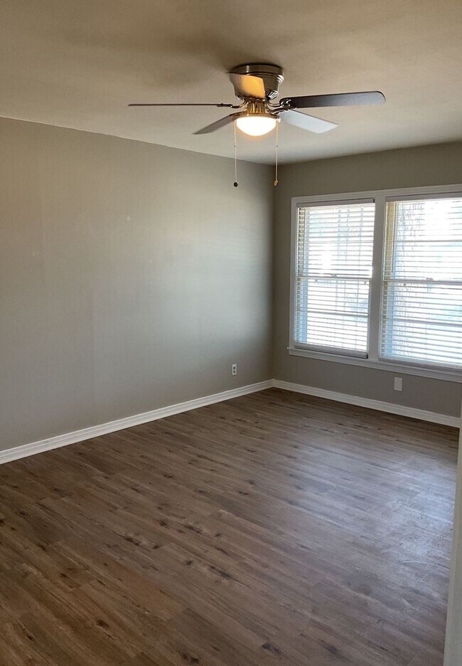 Building Photo - 920 Fannin Loop