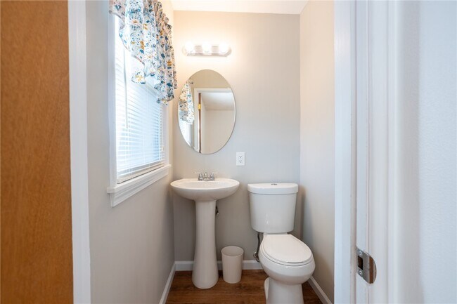 Building Photo - 4464 Mohegan Dr