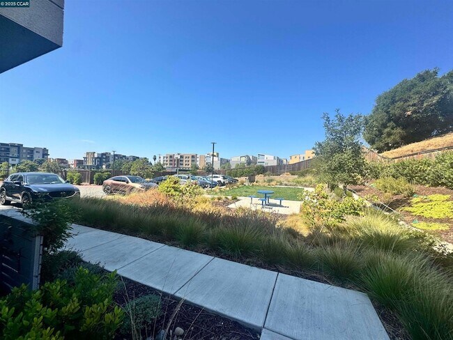 Building Photo - 725 Delve Ct