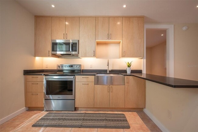 Building Photo - 318 NW 24th St