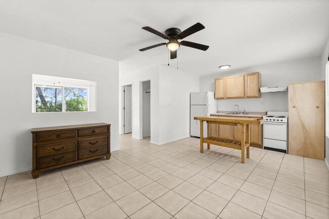 Building Photo - 133 Sunrise Cir