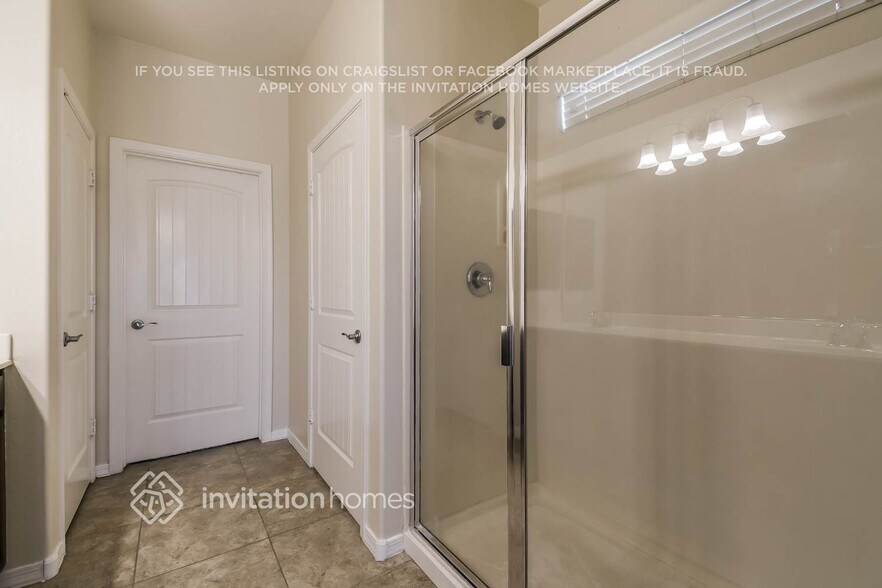 Building Photo - 4962 E Alamo St