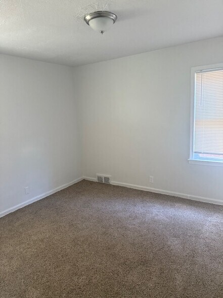Building Photo - 12210 Longview St