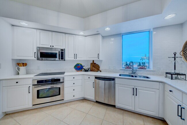 Building Photo - 521 Mandalay Ave