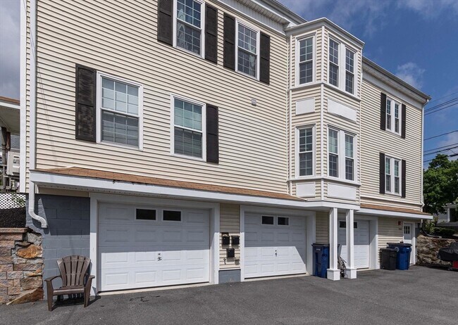 Building Photo - 143 Village St