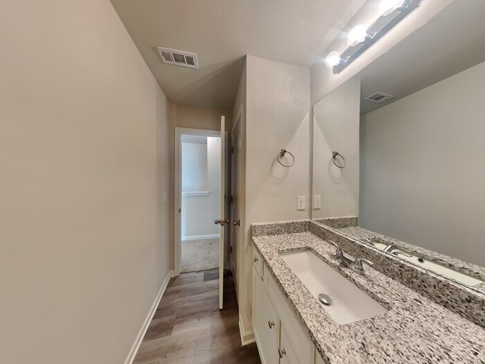 Building Photo - 1048 Wedgewood Ct NE