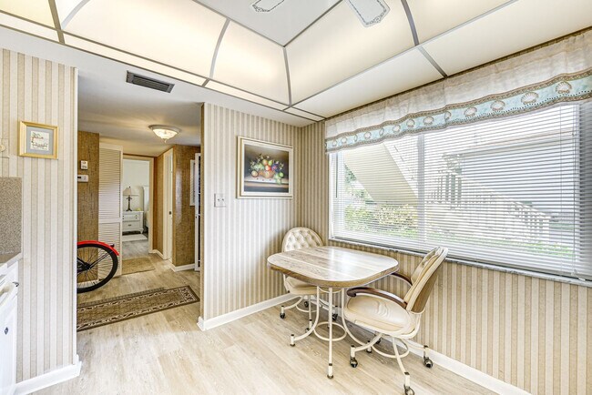 Building Photo - 432 Teryl Rd
