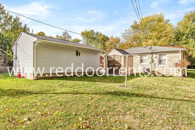 Building Photo - 1449 S Leland Ave