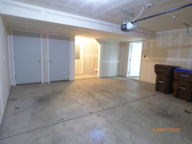 Building Photo - Upgraded 3 Bed 2.5 Bath Townhome in Herriman