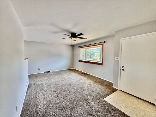 Building Photo - Tulip Way 4125-4127