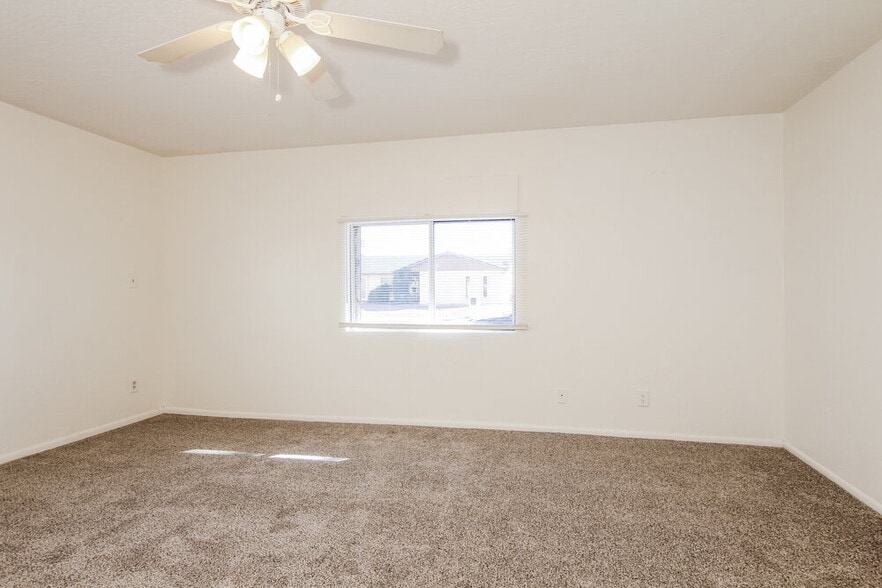 Building Photo - 5220 W Christy Dr