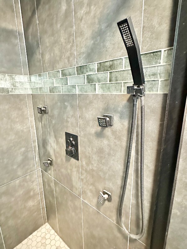 Building Photo - 10390 Ivy Hollow Dr