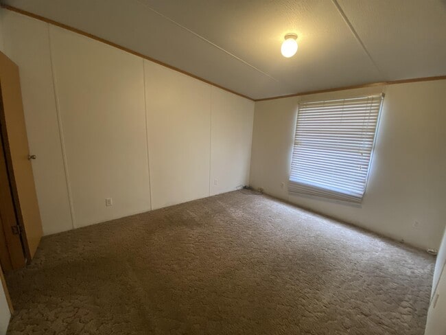 Building Photo - 2665 Douglas Rd