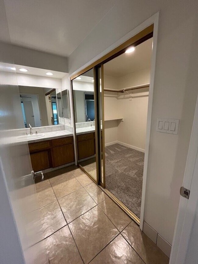 Building Photo - 8900 Campus Park Ct